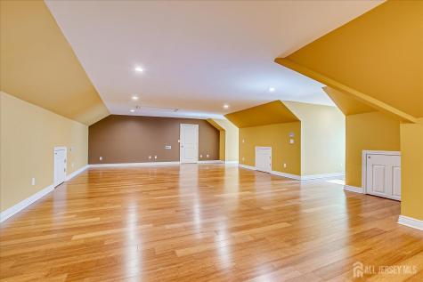 87 Ellmyer Road Edison NJ 08820