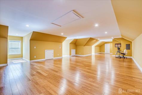 87 Ellmyer Road Edison NJ 08820