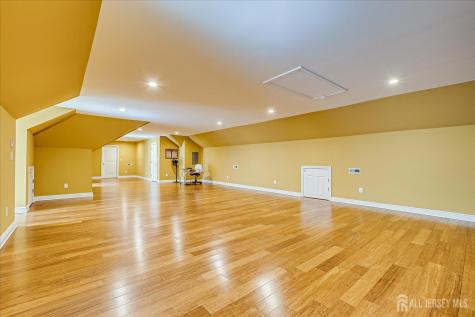 87 Ellmyer Road Edison NJ 08820