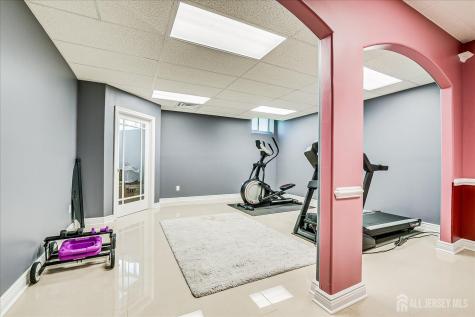 87 Ellmyer Road Edison NJ 08820