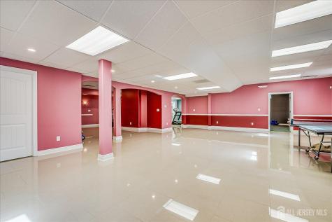 87 Ellmyer Road Edison NJ 08820