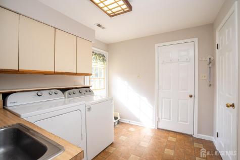 29 Hawthorne Lane East Windsor NJ 08520
