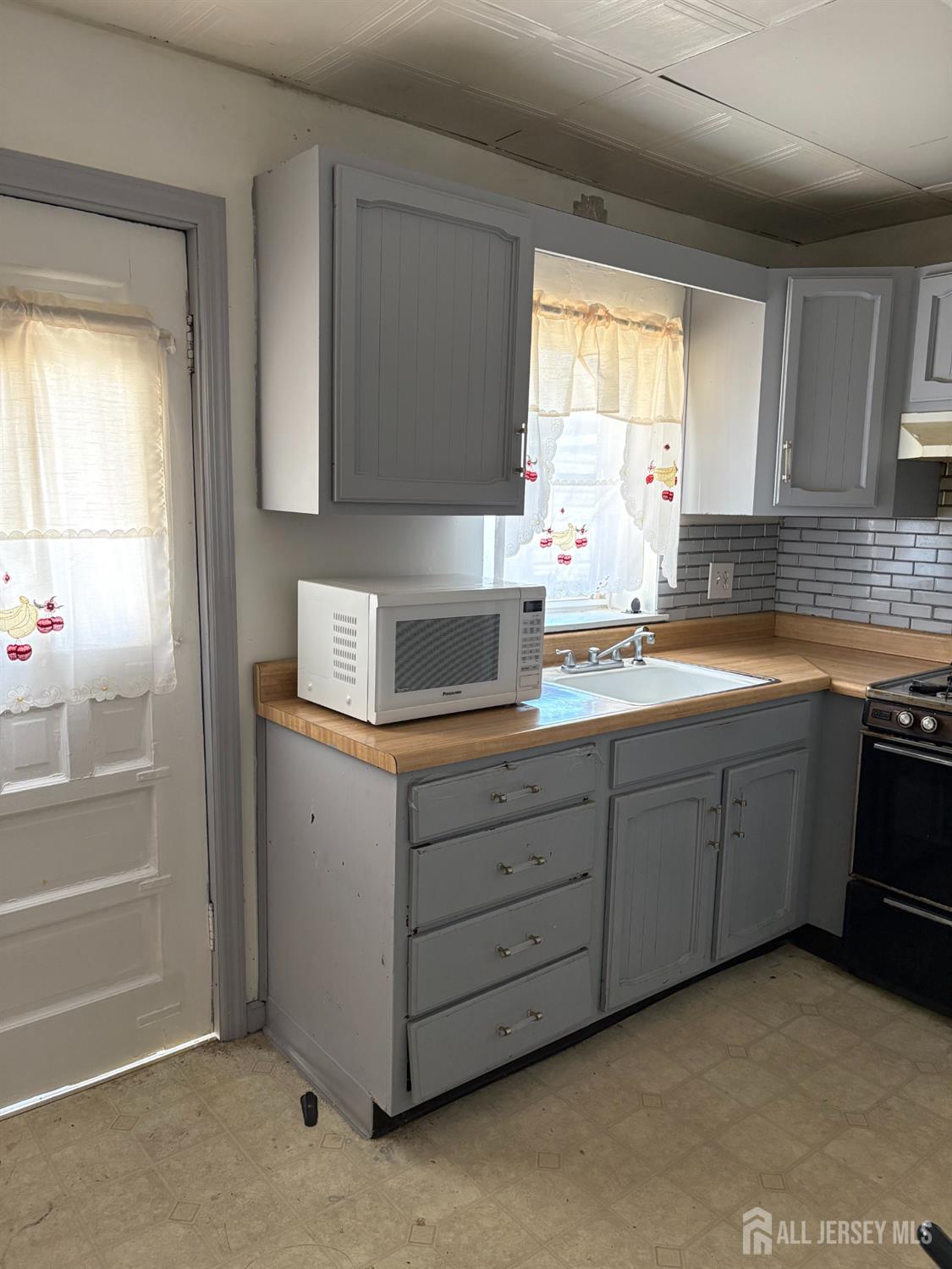 363 Garretson Avenue Perth Amboy NJ 08861