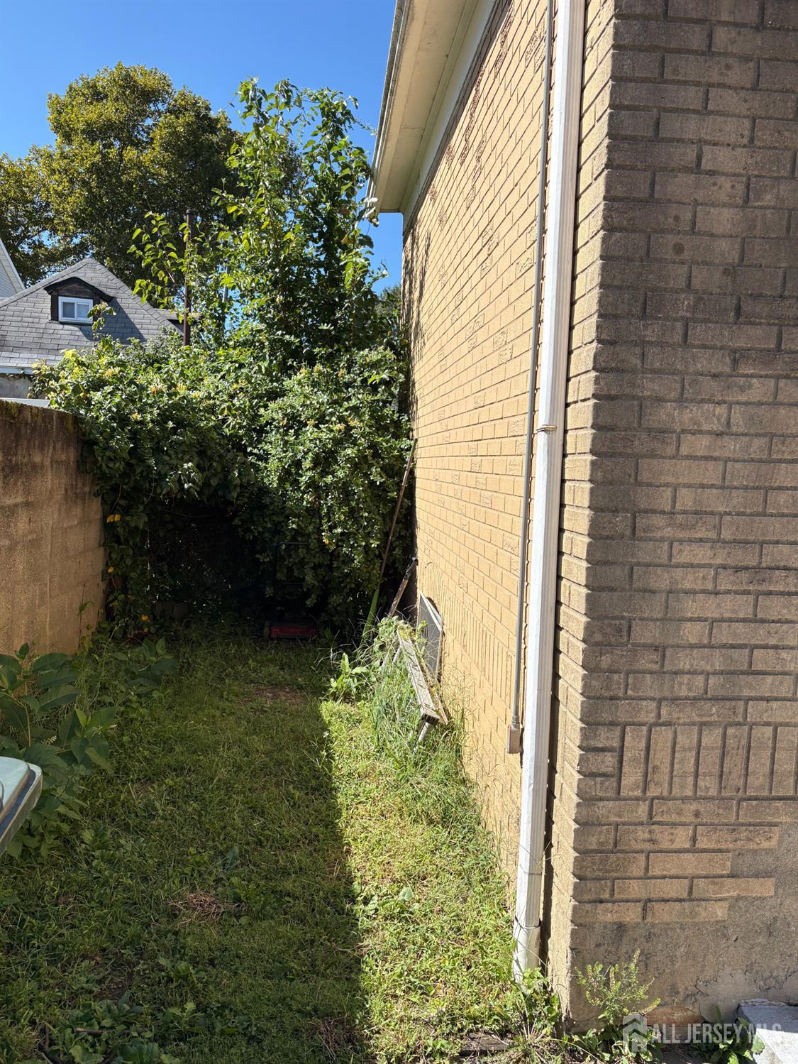 363 Garretson Avenue Perth Amboy NJ 08861
