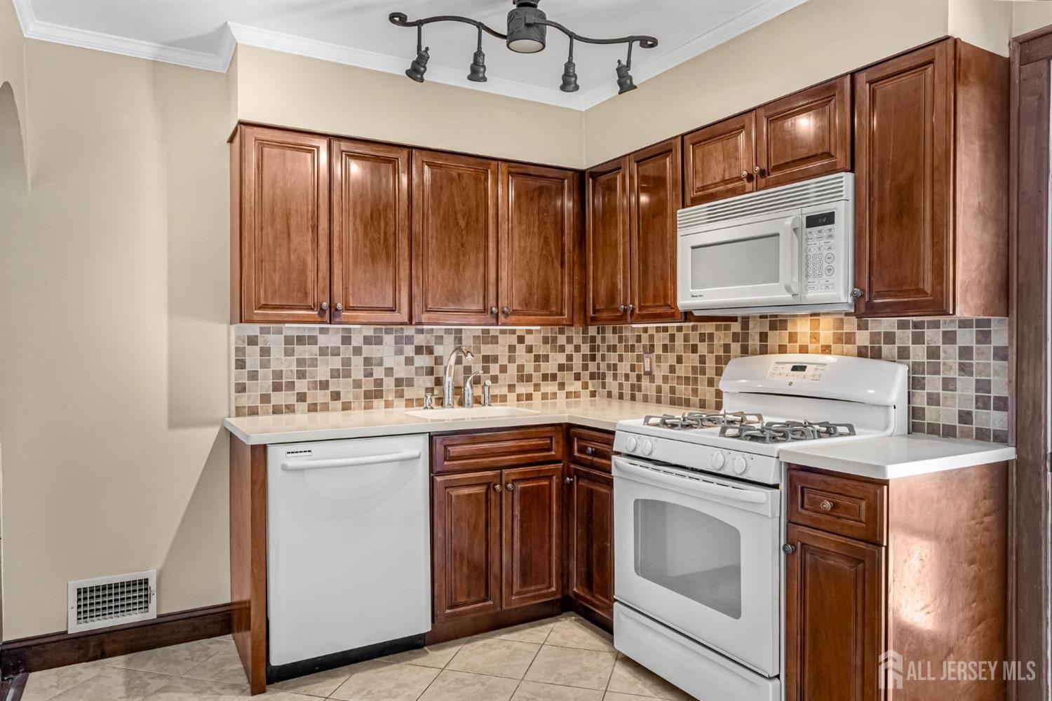 236 Olsen Street Sayreville NJ 08879
