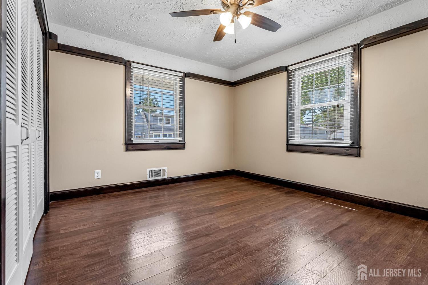 236 Olsen Street Sayreville NJ 08879