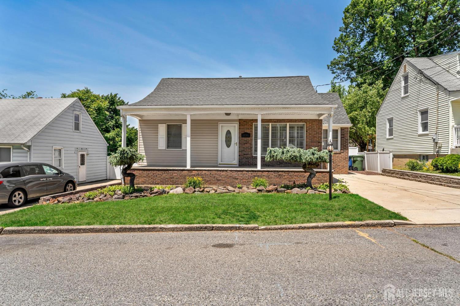 236 Olsen Street Sayreville NJ 08879