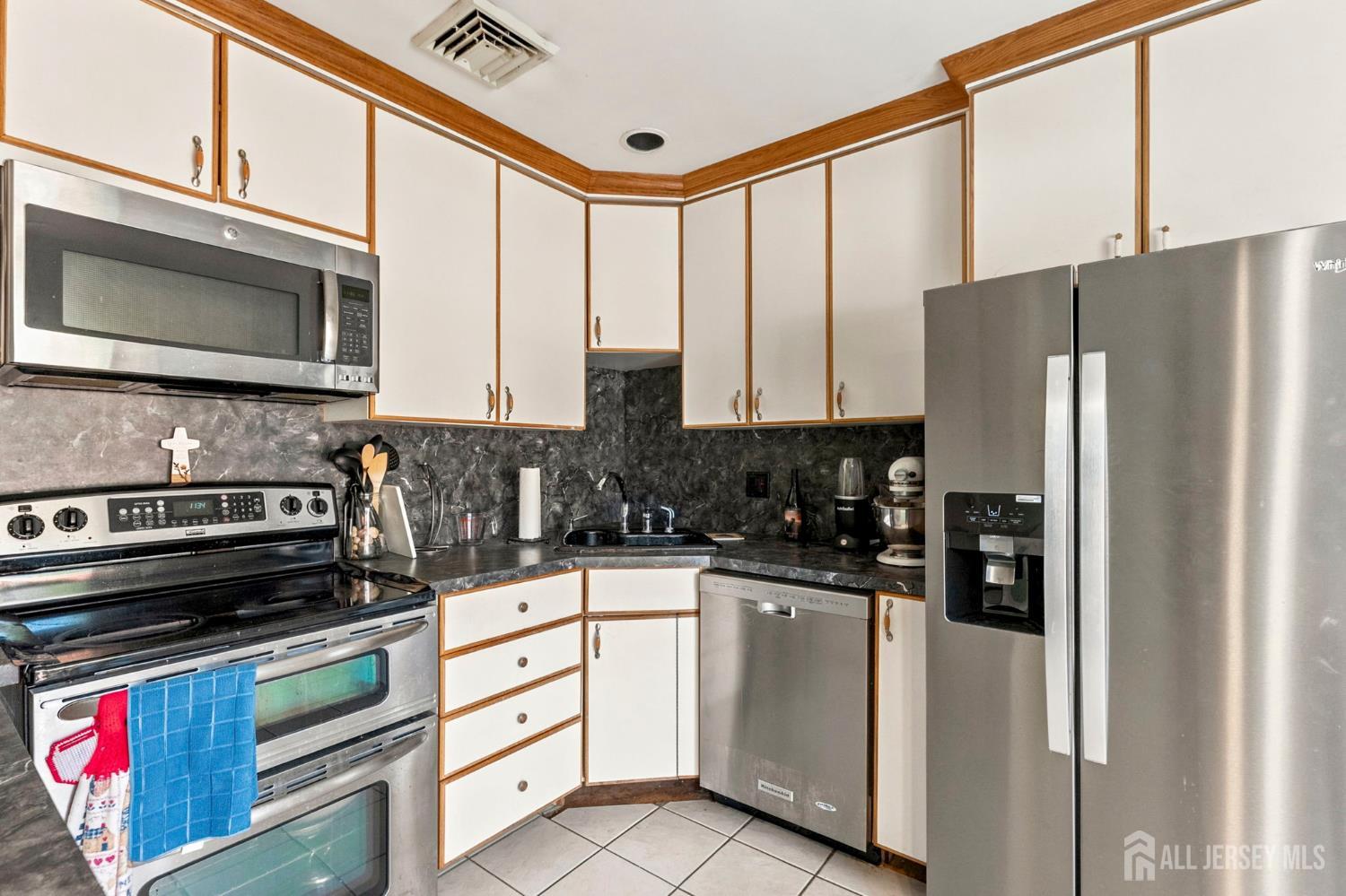 27 Milton Avenue East Brunswick NJ 08816