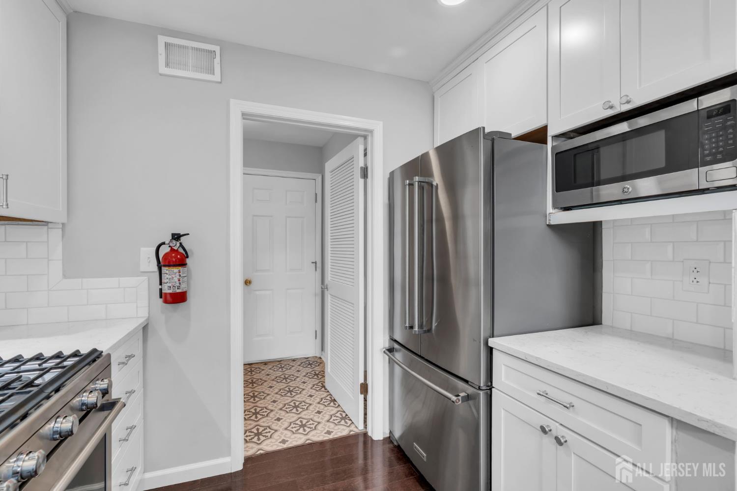 8 Pine Valley Lane Monroe NJ 08831