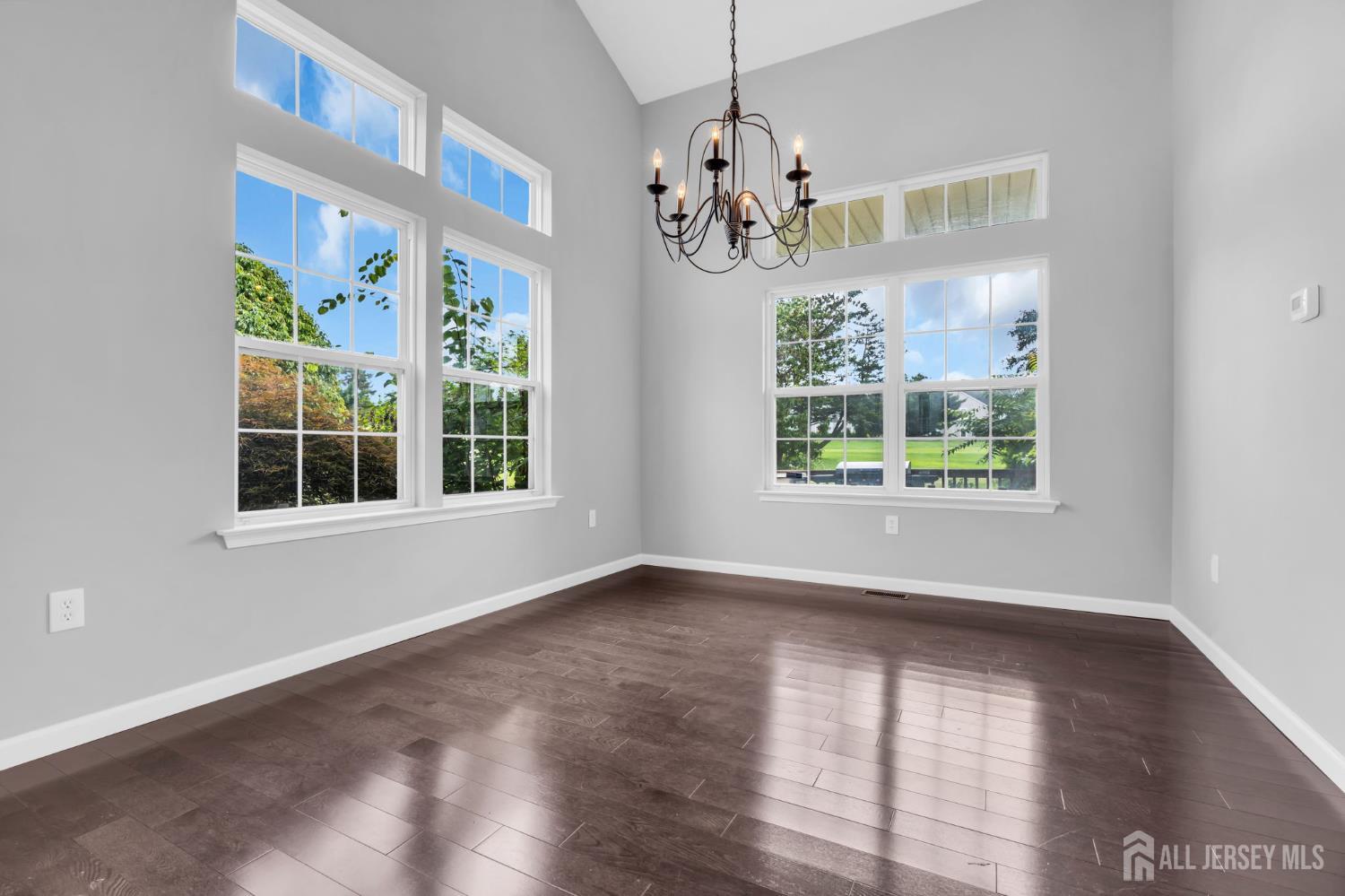 8 Pine Valley Lane Monroe NJ 08831