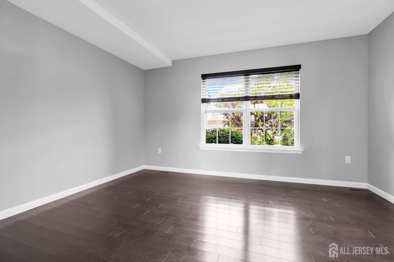 8 Pine Valley Lane Monroe NJ 08831