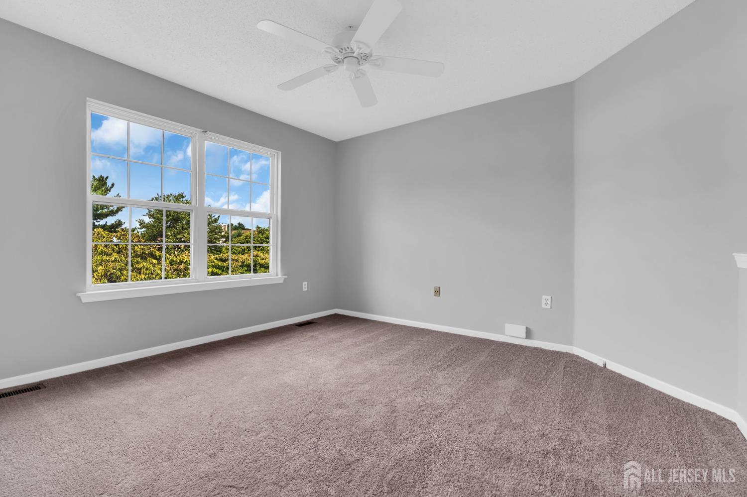 8 Pine Valley Lane Monroe NJ 08831