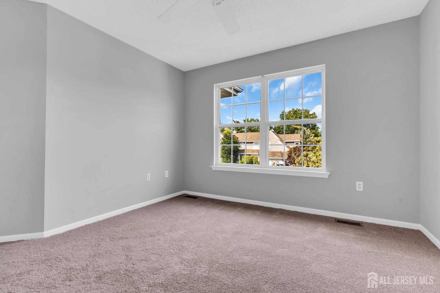 8 Pine Valley Lane Monroe NJ 08831