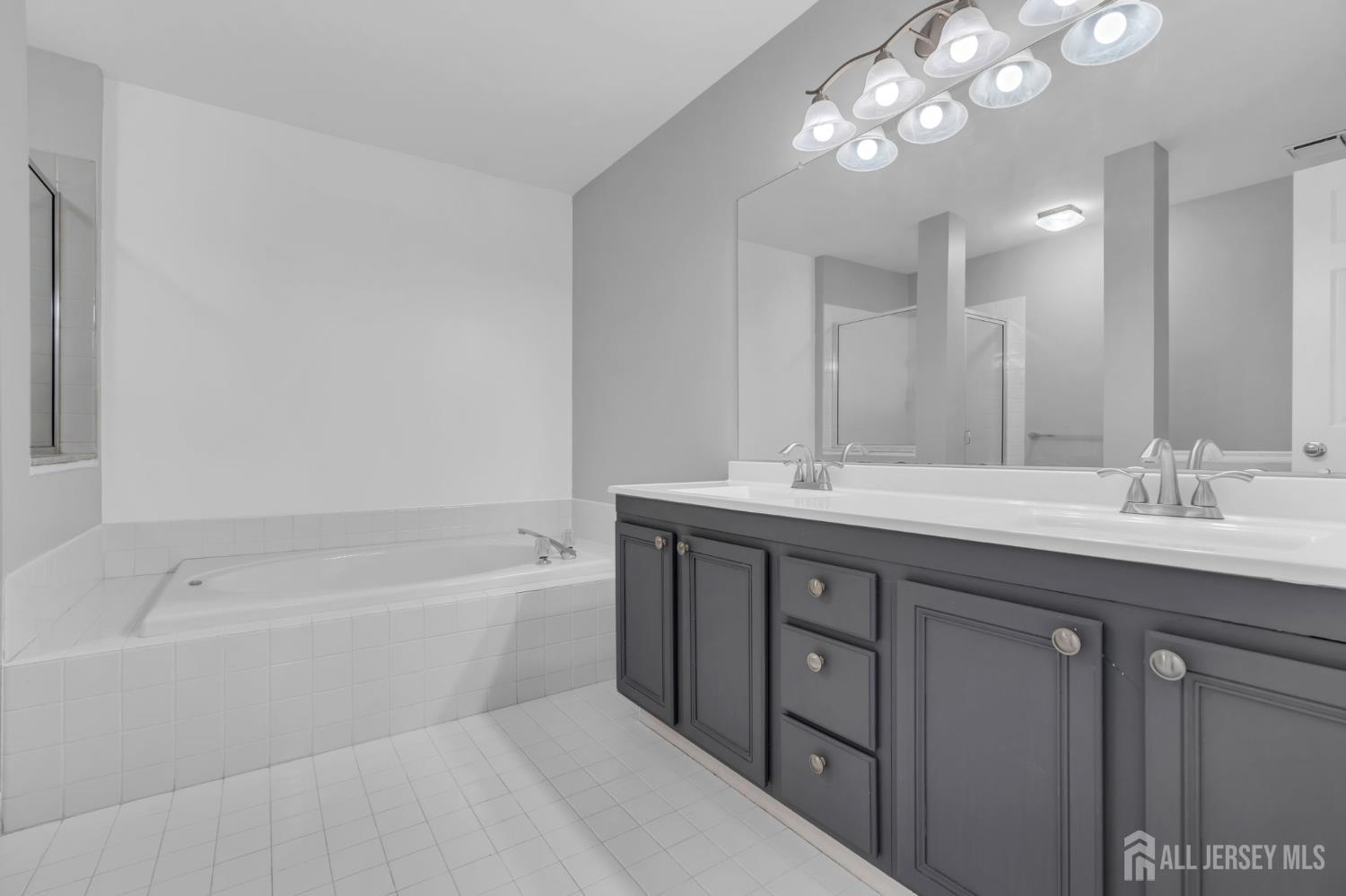 8 Pine Valley Lane Monroe NJ 08831