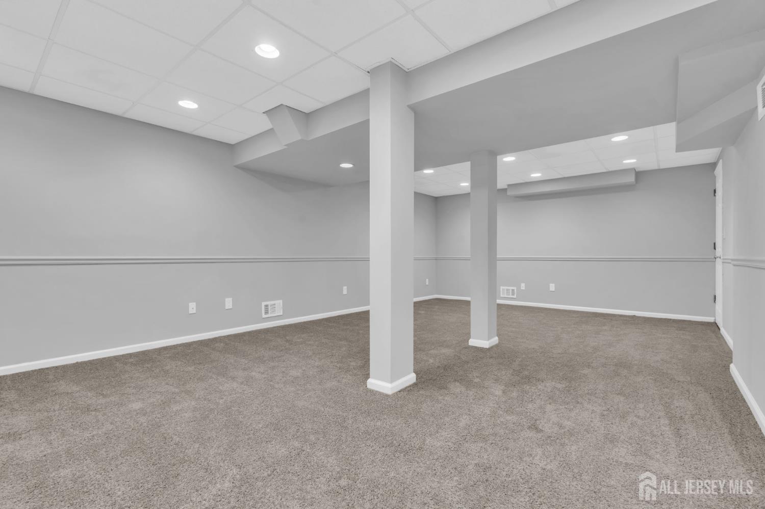 8 Pine Valley Lane Monroe NJ 08831