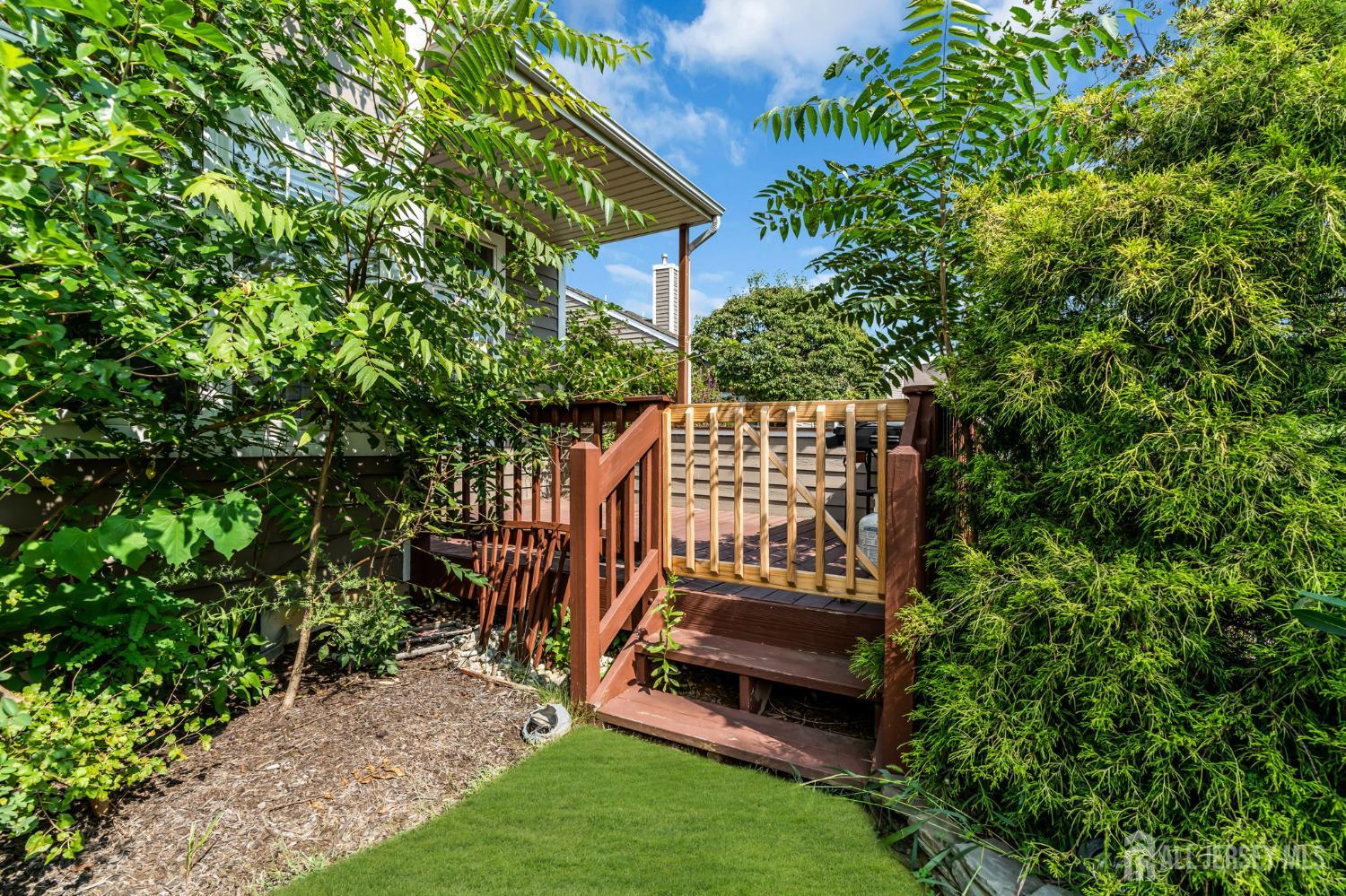 8 Pine Valley Lane Monroe NJ 08831