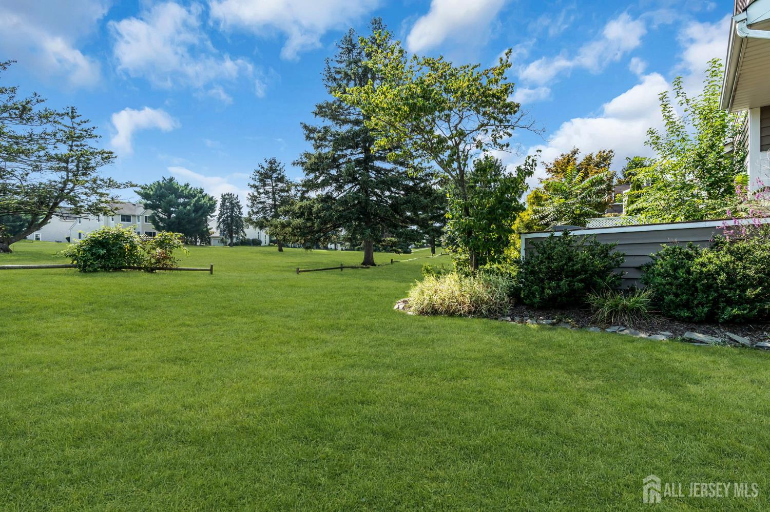 8 Pine Valley Lane Monroe NJ 08831