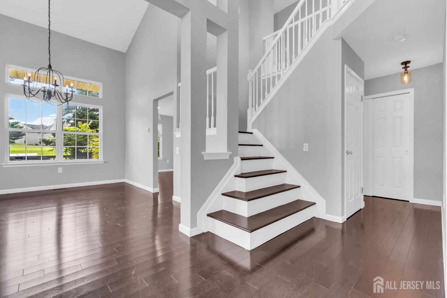 8 Pine Valley Lane Monroe NJ 08831