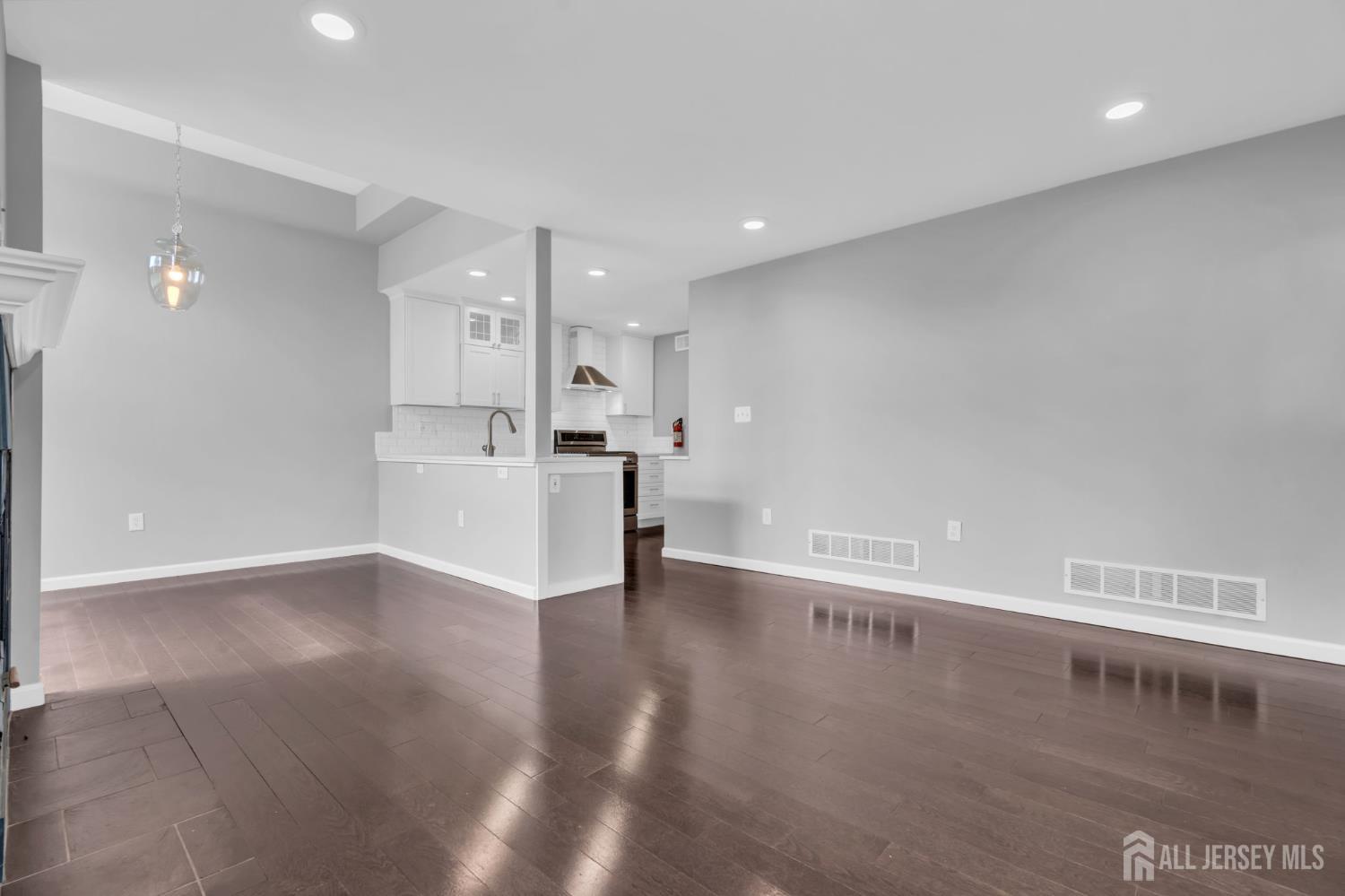 8 Pine Valley Lane Monroe NJ 08831
