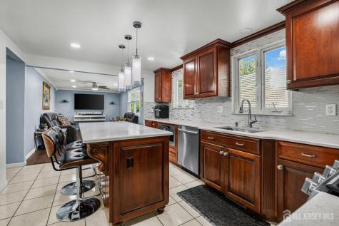 907 Mer-edinburg Road Hamilton NJ 08690