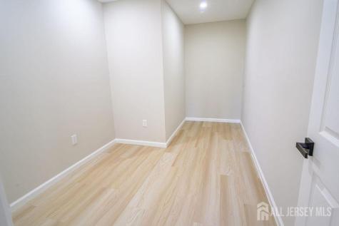 10-B Delar Parkway Franklin Twsp NJ 08823