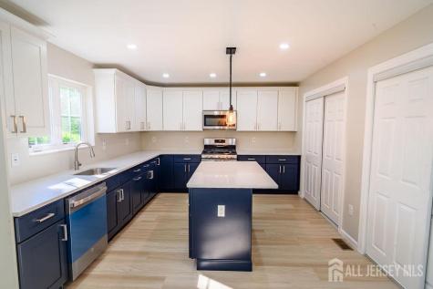 10-B Delar Parkway Franklin Twsp NJ 08823