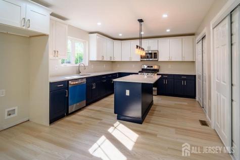 10-B Delar Parkway Franklin Twsp NJ 08823