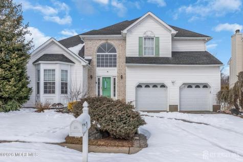 18 Lysbeth Lane Matawan NJ 07748
