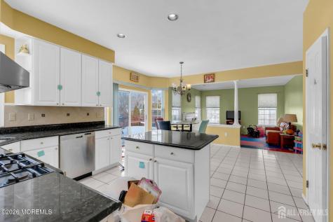 18 Lysbeth Lane Matawan NJ 07748