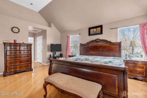 18 Lysbeth Lane Matawan NJ 07748