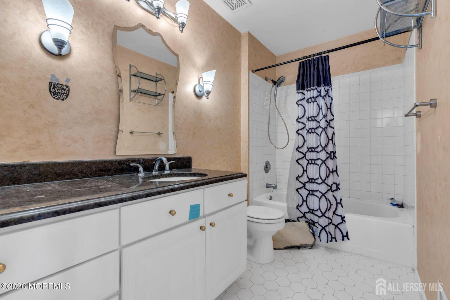 18 Lysbeth Lane Matawan NJ 07748