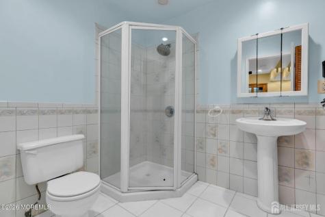 18 Lysbeth Lane Matawan NJ 07748