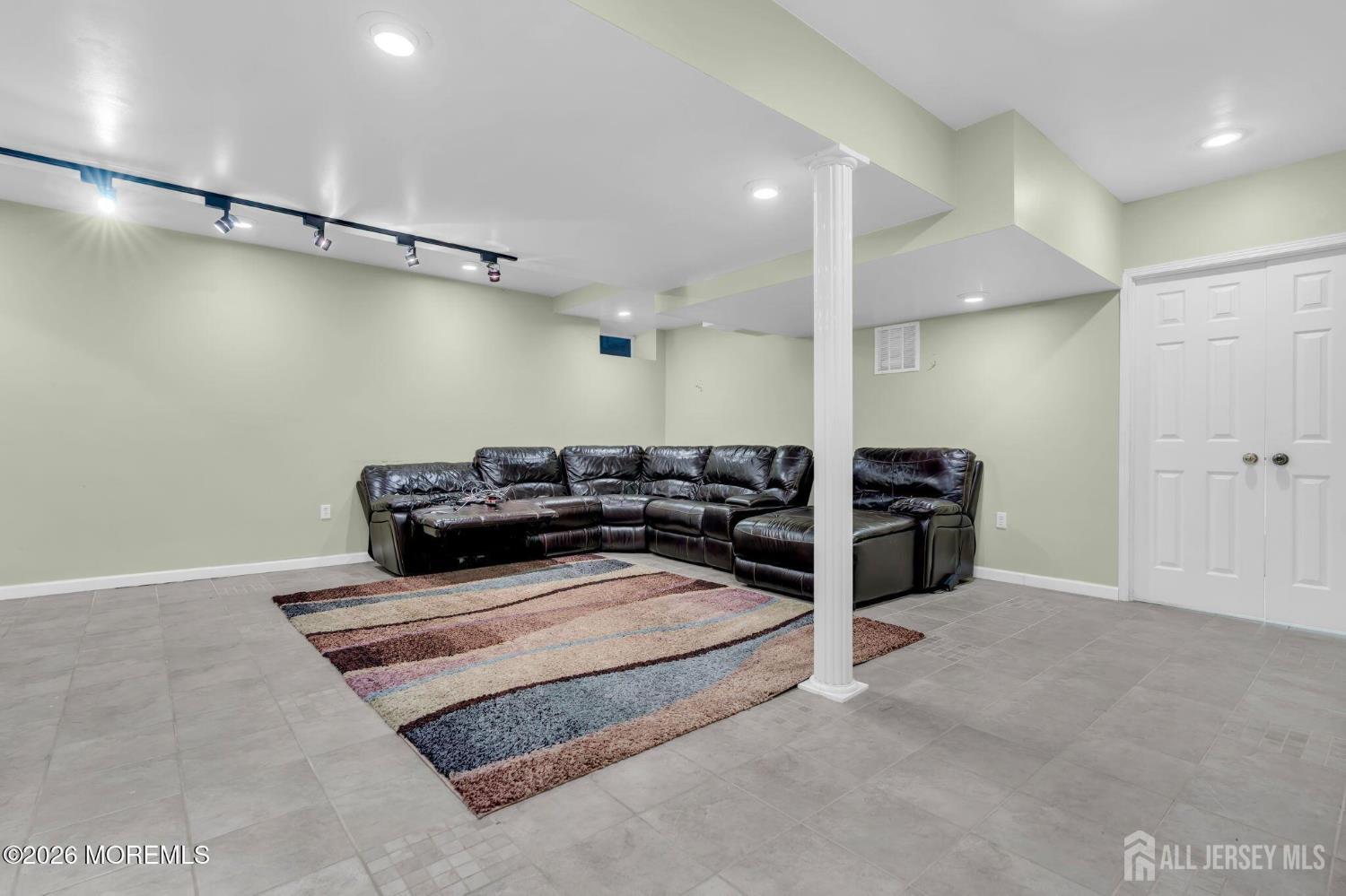 18 Lysbeth Lane Matawan NJ 07748