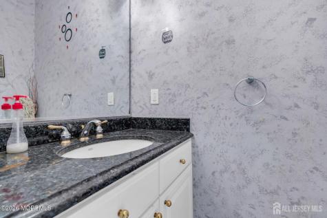 18 Lysbeth Lane Matawan NJ 07748