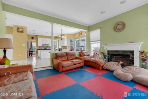 18 Lysbeth Lane Matawan NJ 07748