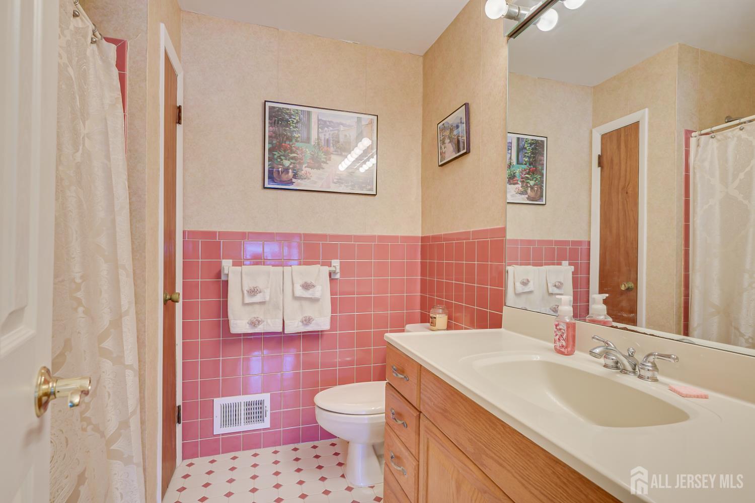 19 Annette Drive Edison NJ 08820