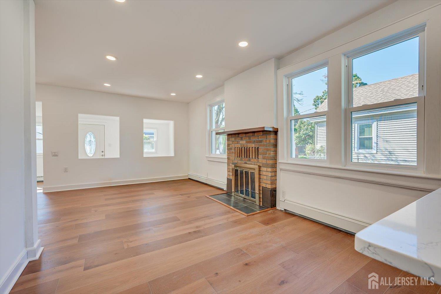 12 White Street Middletown NJ 07748