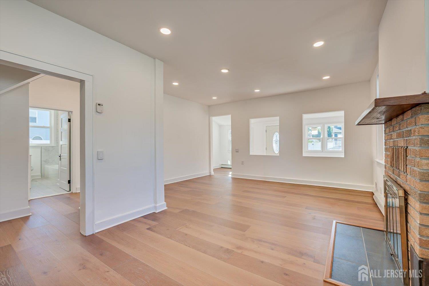 12 White Street Middletown NJ 07748