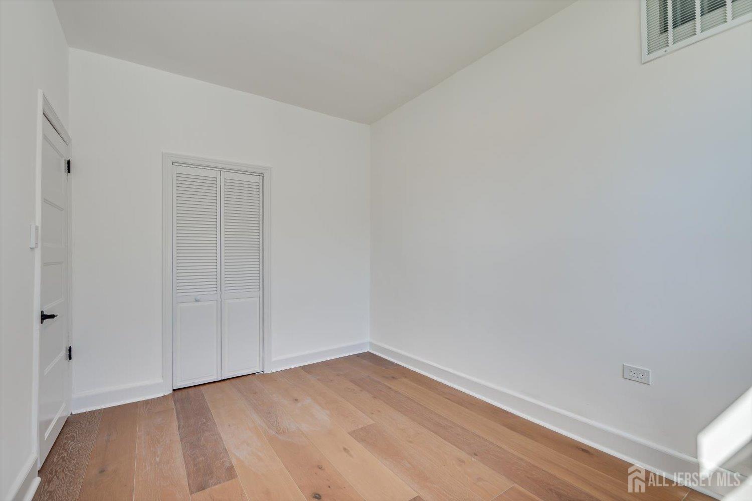 12 White Street Middletown NJ 07748