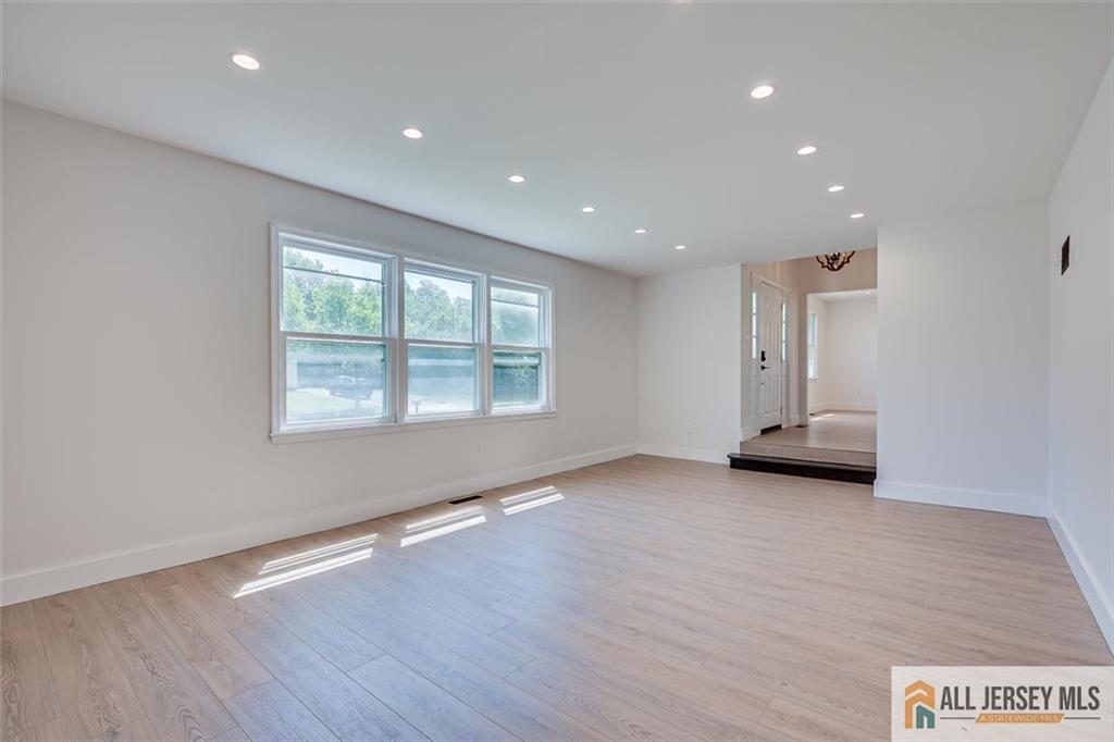 23 Amherst Way West Windsor NJ 08550