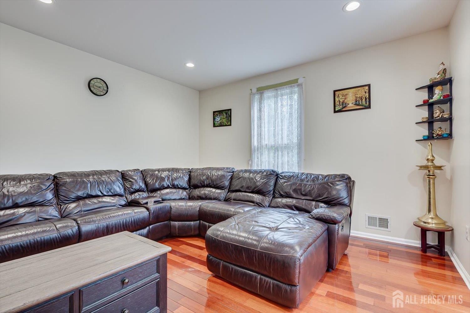 8 Mcbride Way Bridgewater NJ 08807