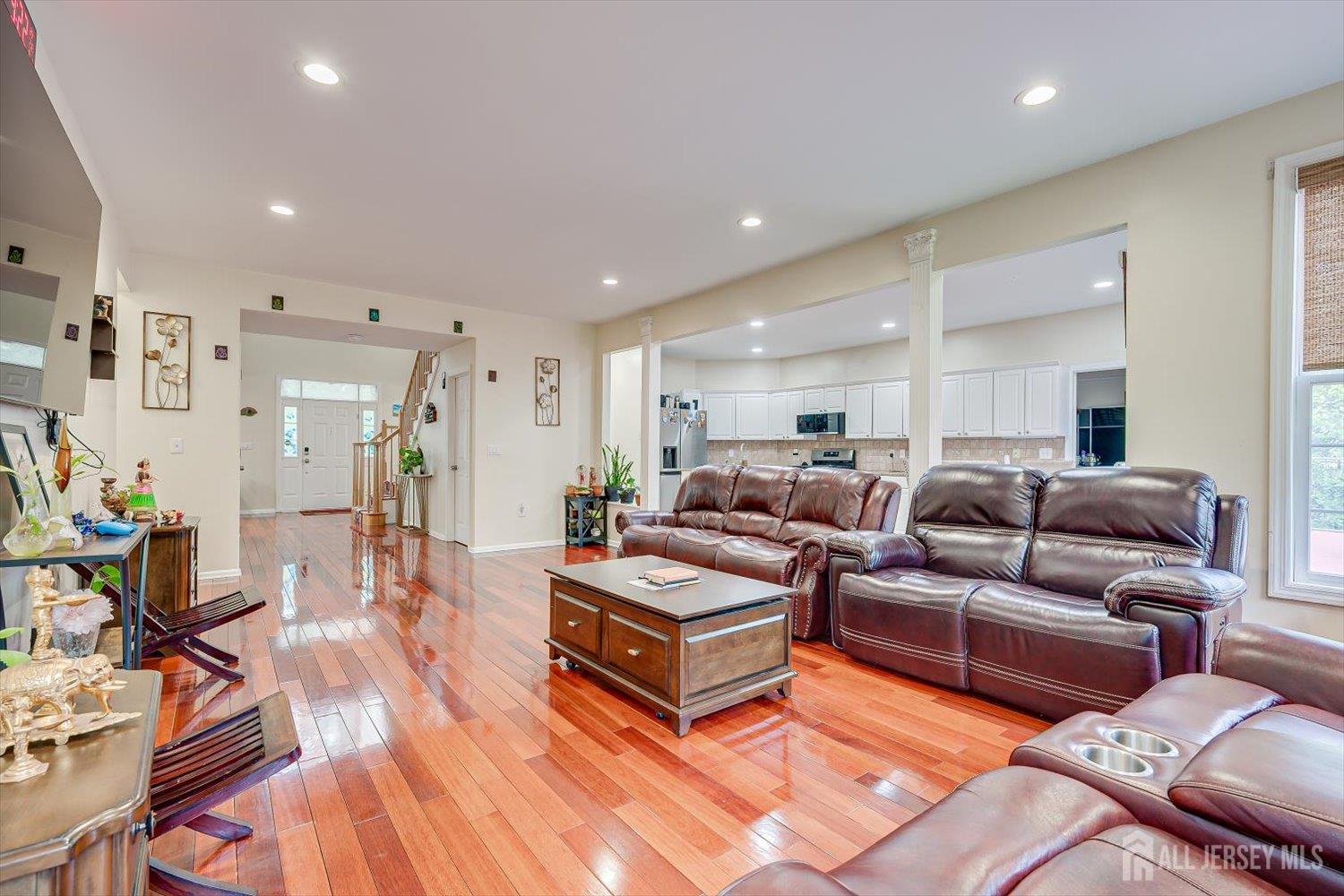 8 Mcbride Way Bridgewater NJ 08807