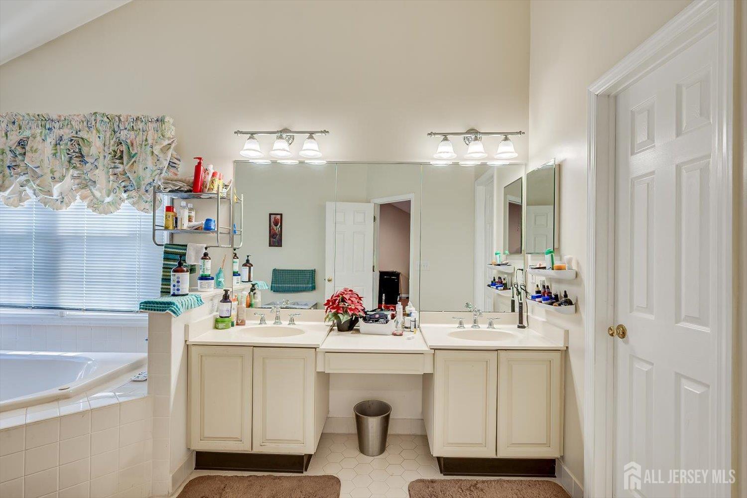 8 Mcbride Way Bridgewater NJ 08807