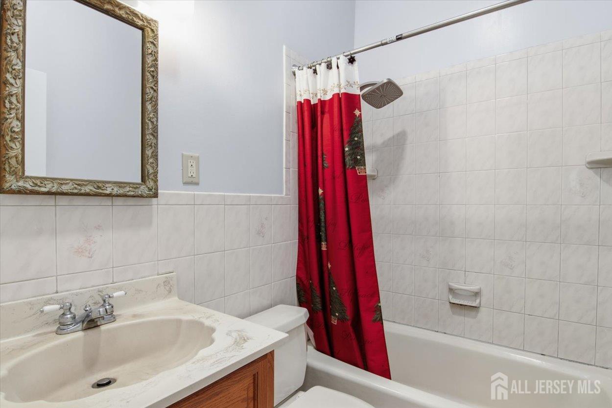 15 Bonham Drive Edison NJ 08837