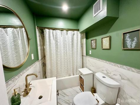 303 Stephenson Avenue Middlesex NJ 08845