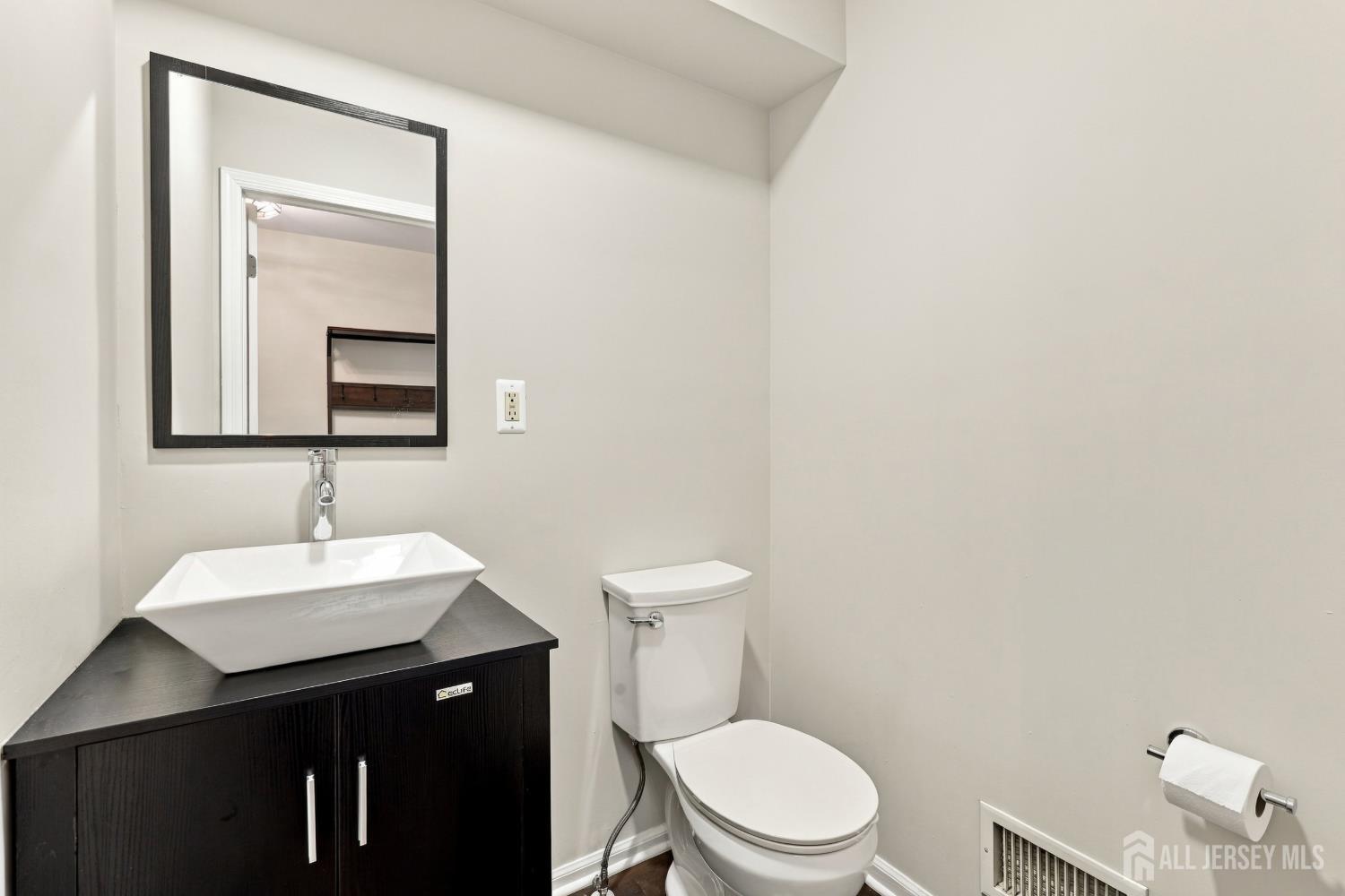 20 Parkside Drive Spotswood NJ 08884