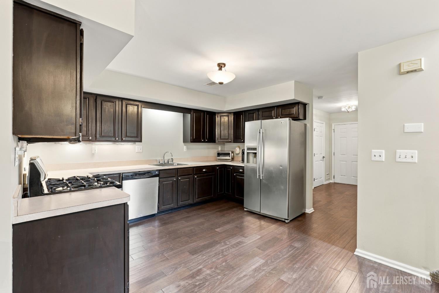 20 Parkside Drive Spotswood NJ 08884