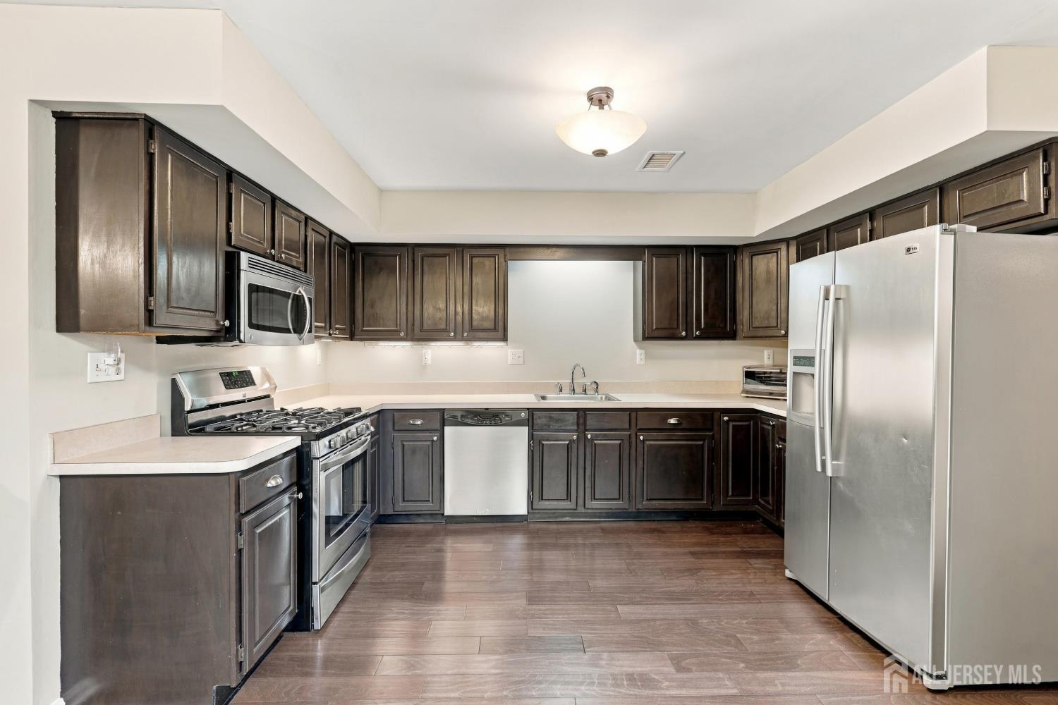20 Parkside Drive Spotswood NJ 08884