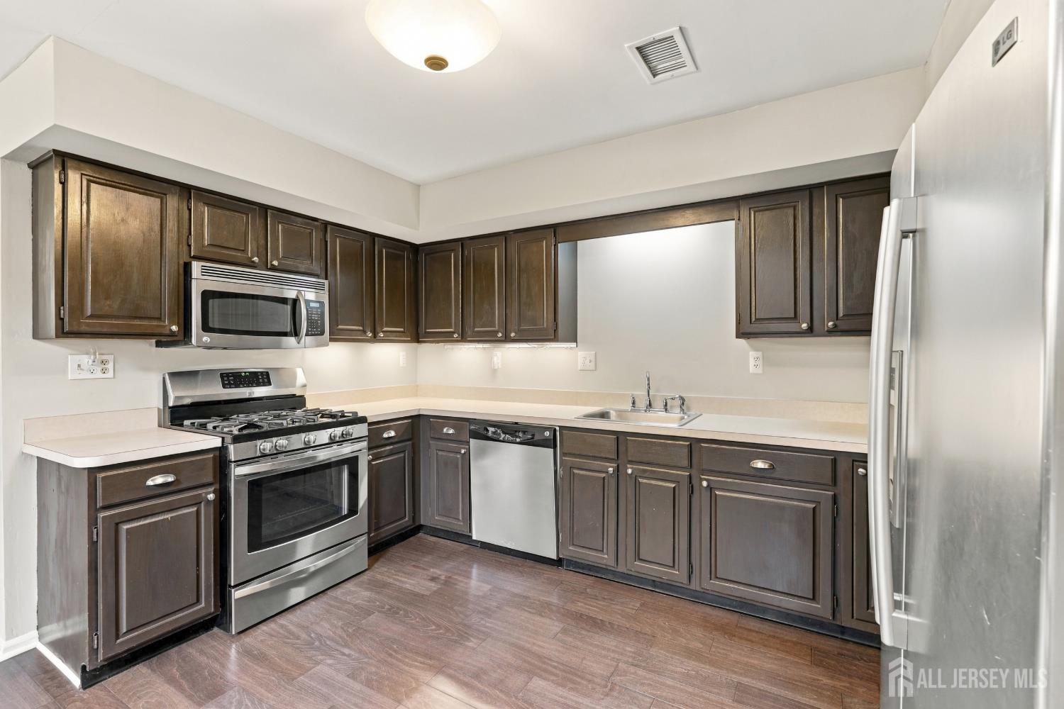 20 Parkside Drive Spotswood NJ 08884
