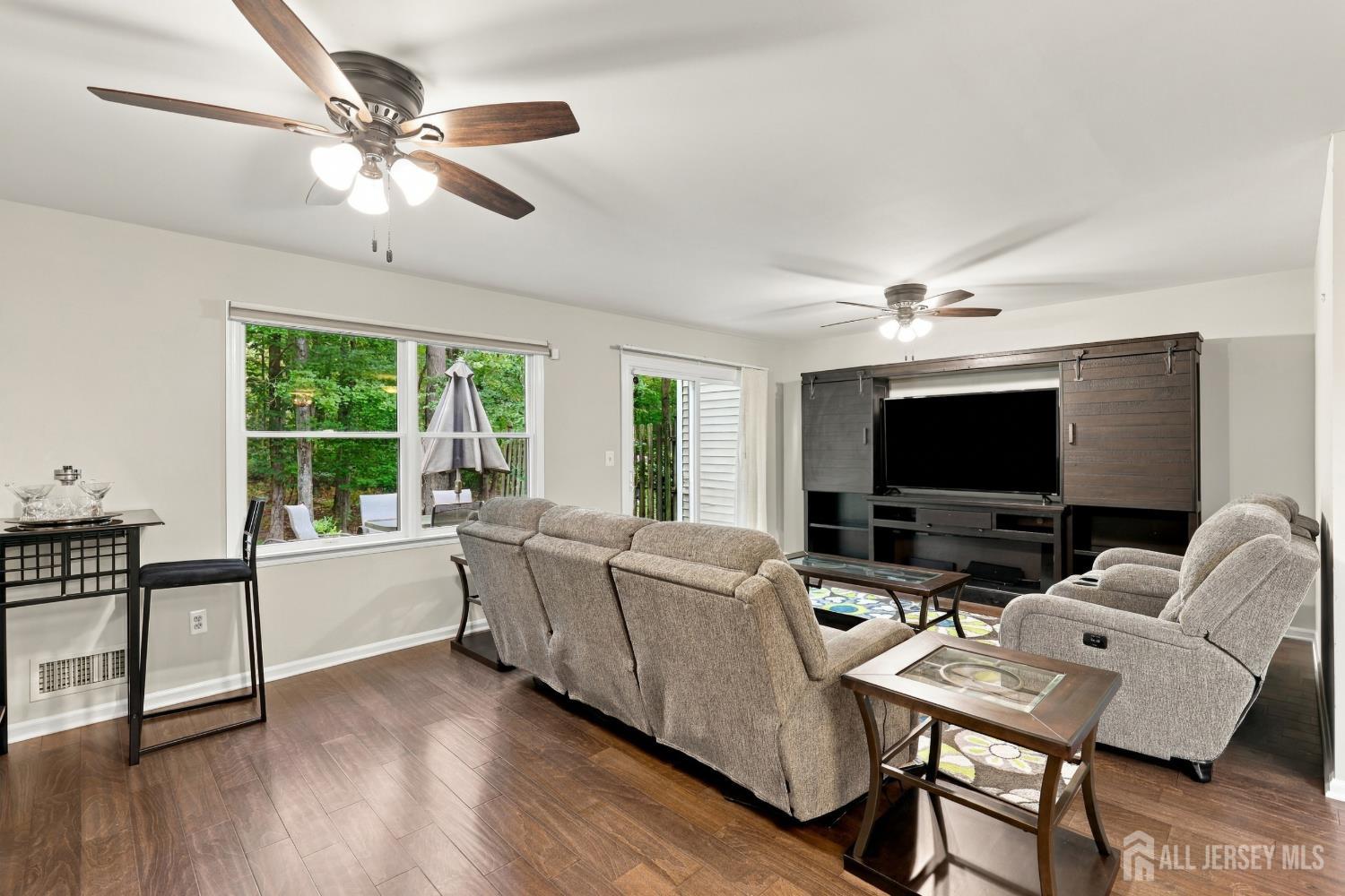 20 Parkside Drive Spotswood NJ 08884